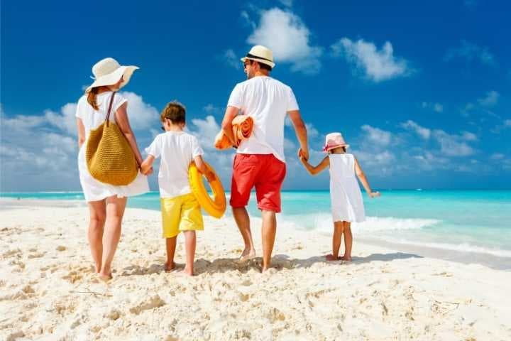 praia com família