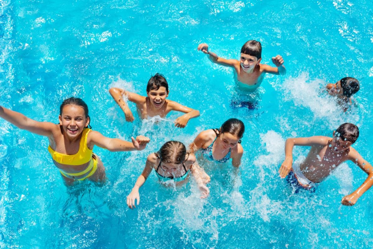 como chegar no Beach Park: crianças divertindo