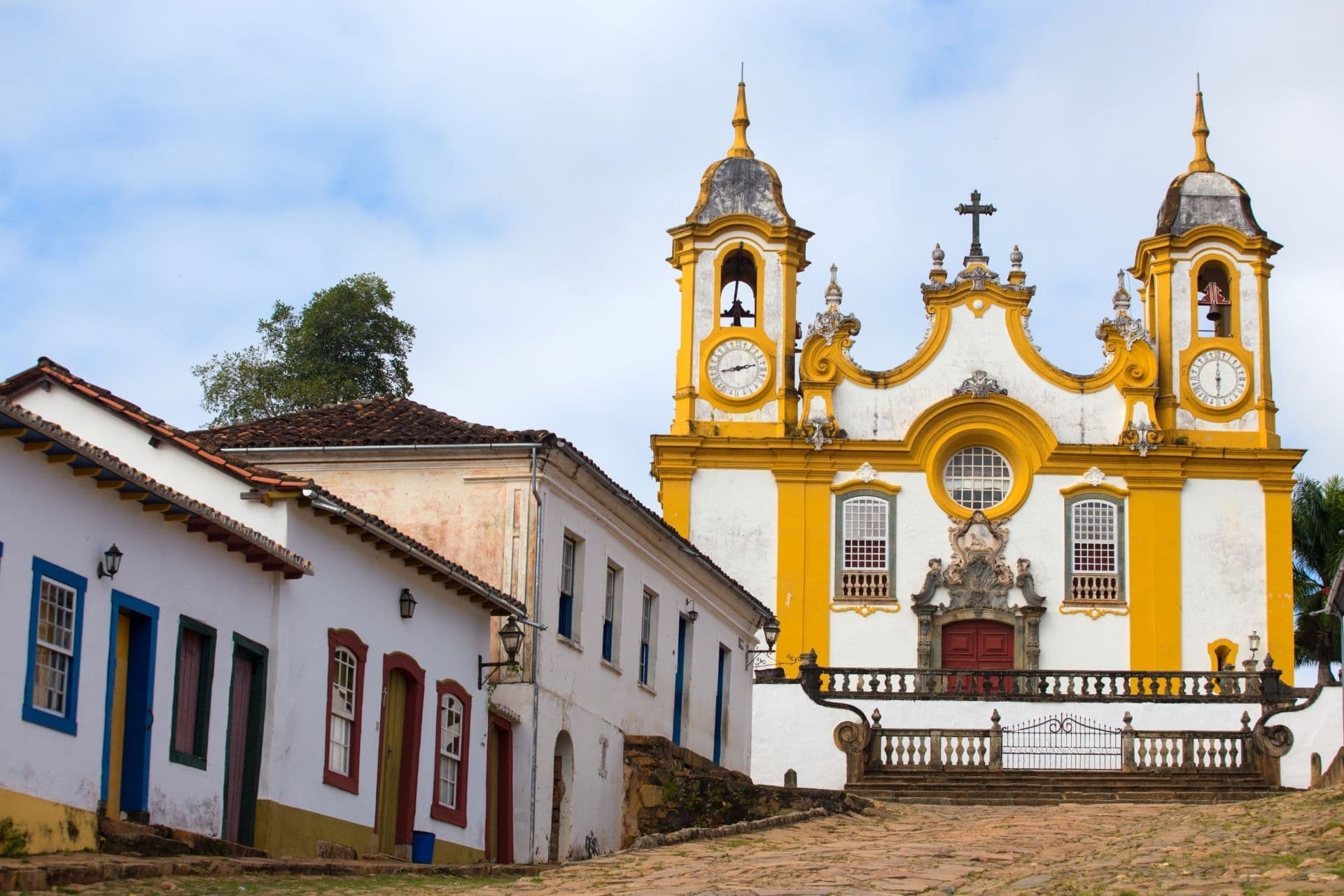 lugares para viajar de carro tiradentes mg aluguel foco