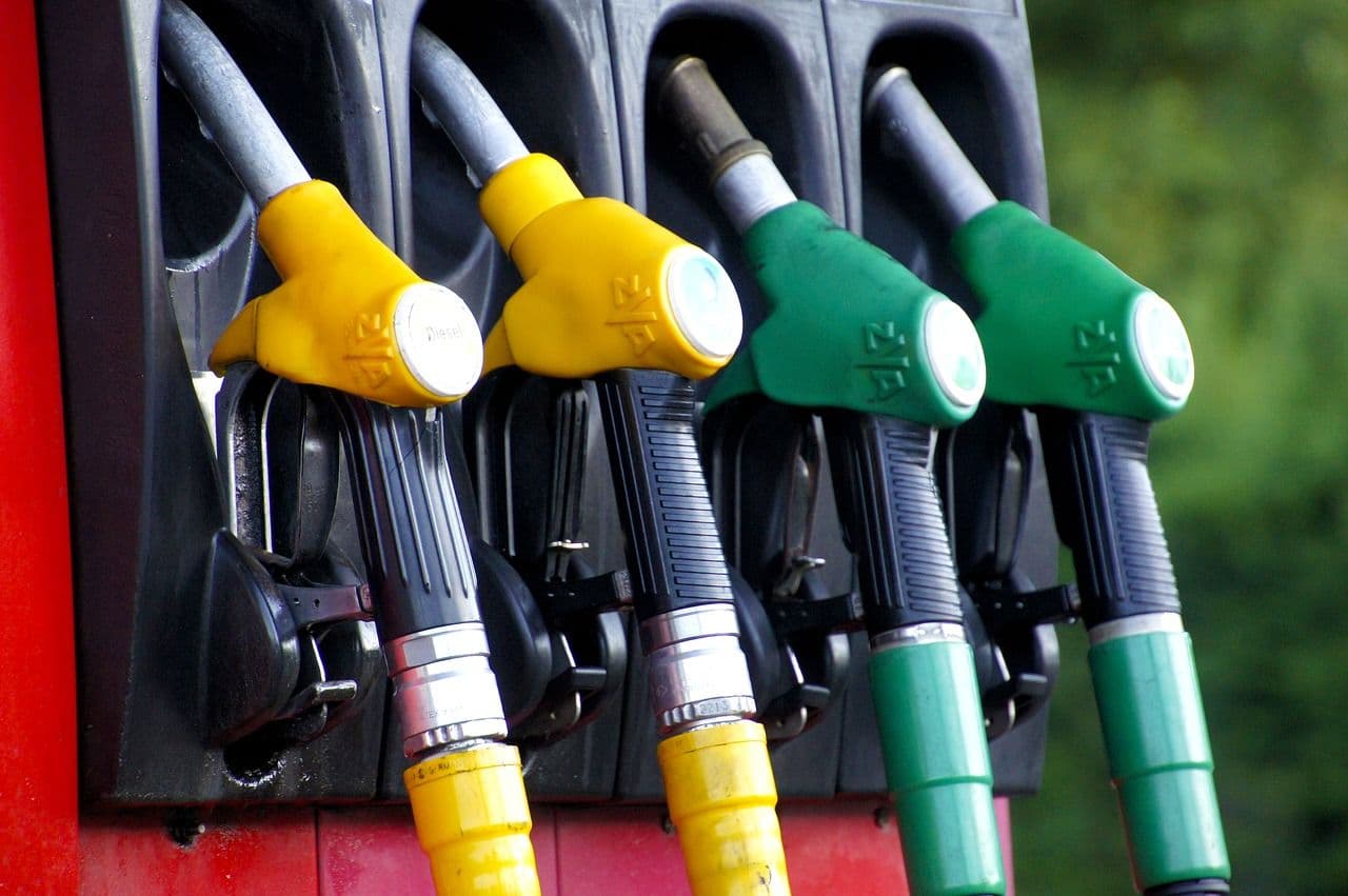 bomba de combustivel qual compensa mais alcool gasolina etanol foco aluguel de carros