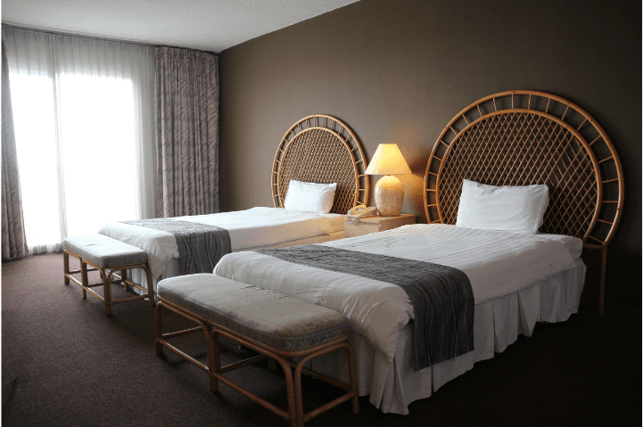qual a diferença de hotel e pousada