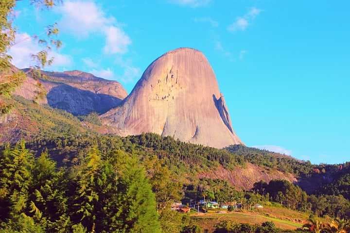 pedra azul espirito santo rota do lagarto
