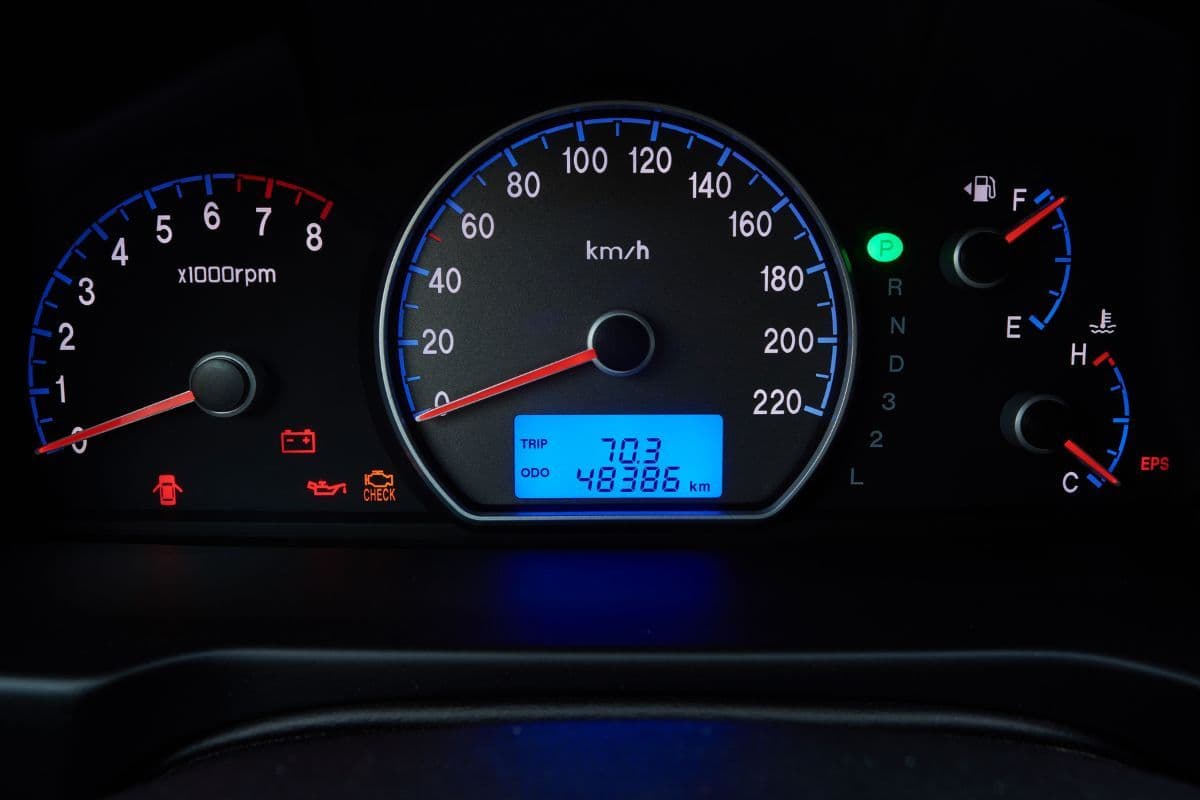 luzes no painel do carro