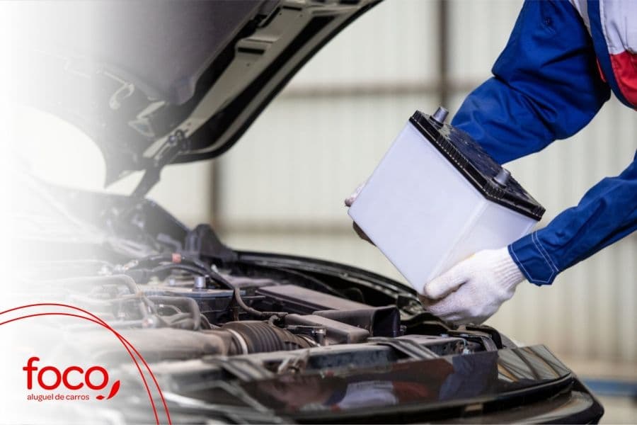 Como trocar a bateria do carro e quando fazer a substituição