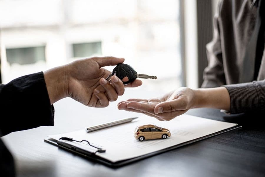 Carro alugado tem seguro? Descubra como funciona