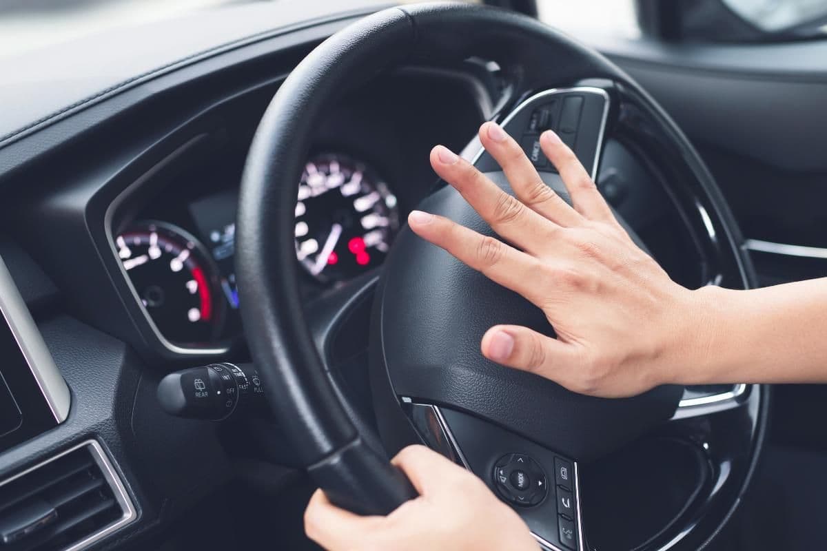 Para alugar um carro precisa ter nome limpo (2)