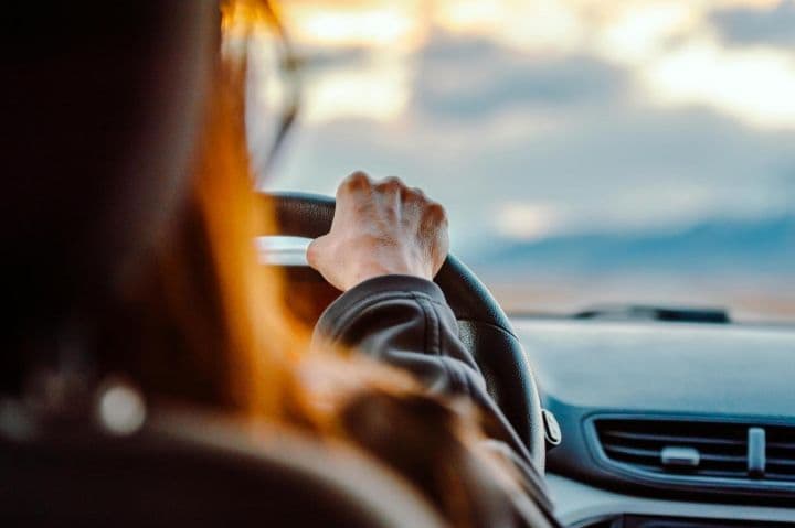 Uber ou carro alugado: qual a melhor opção para a sua viagem?