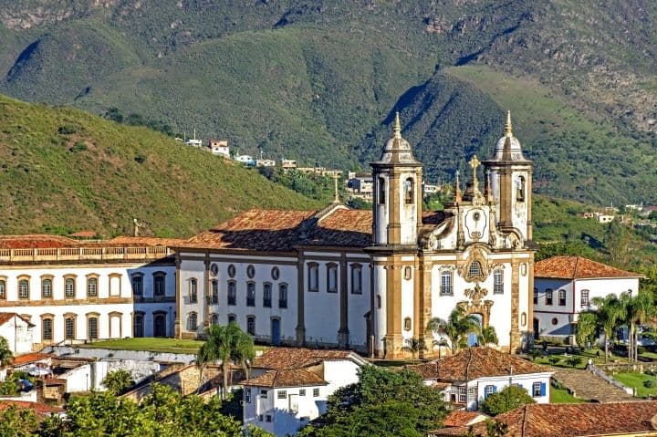 Cidades históricas de Minas Gerais para explorar com um SUV alugado