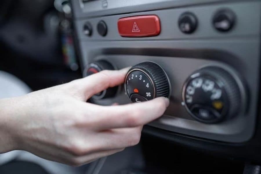 Ar-condicionado no máximo: como economizar gasolina?