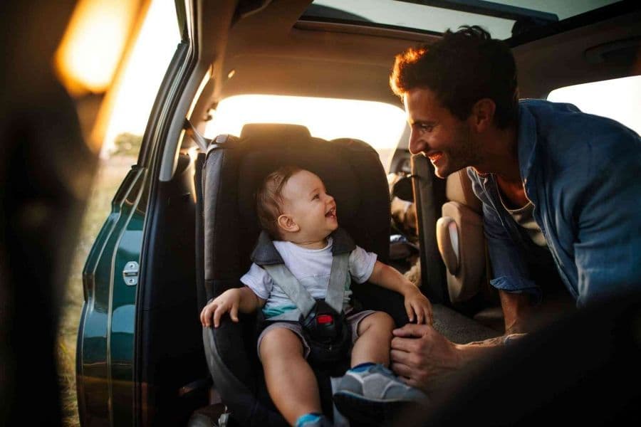 Cadeirinha de bebê: alugar ou levar a sua?
