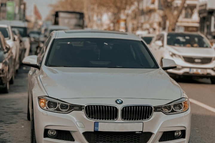 Alugar BMW: experimente luxo e desempenho automotivo