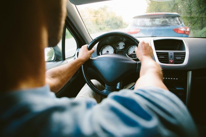 Dicas de viagens econômicas para homens: aproveite mais por menos
