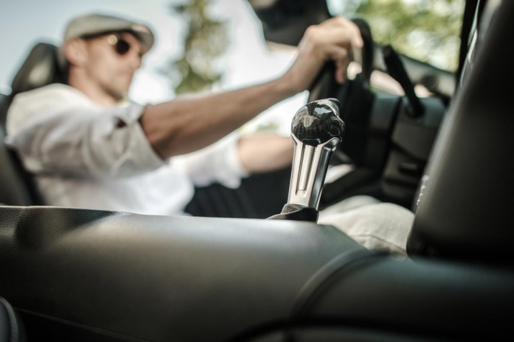 Como dirigir carro automático: passo a passo