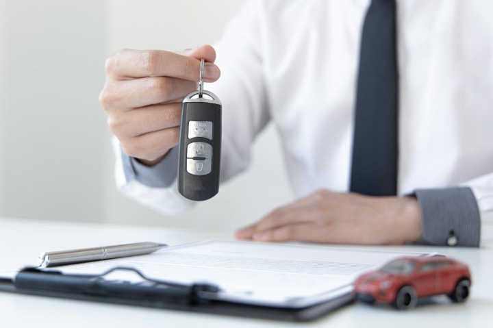 Quanto custa alugar um carro? Veja valores e economize