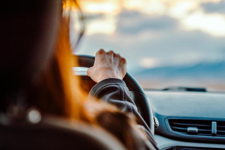 Uber ou carro alugado: qual a melhor opção para a sua viagem?